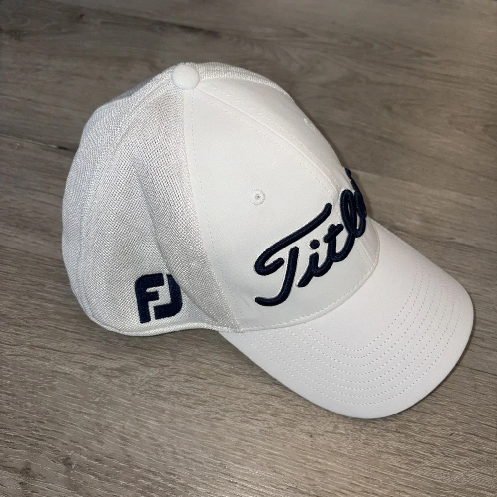 Titleist Pro V1 Stretch Golf Hat Baseball Cap Large XL White NWT Athletic